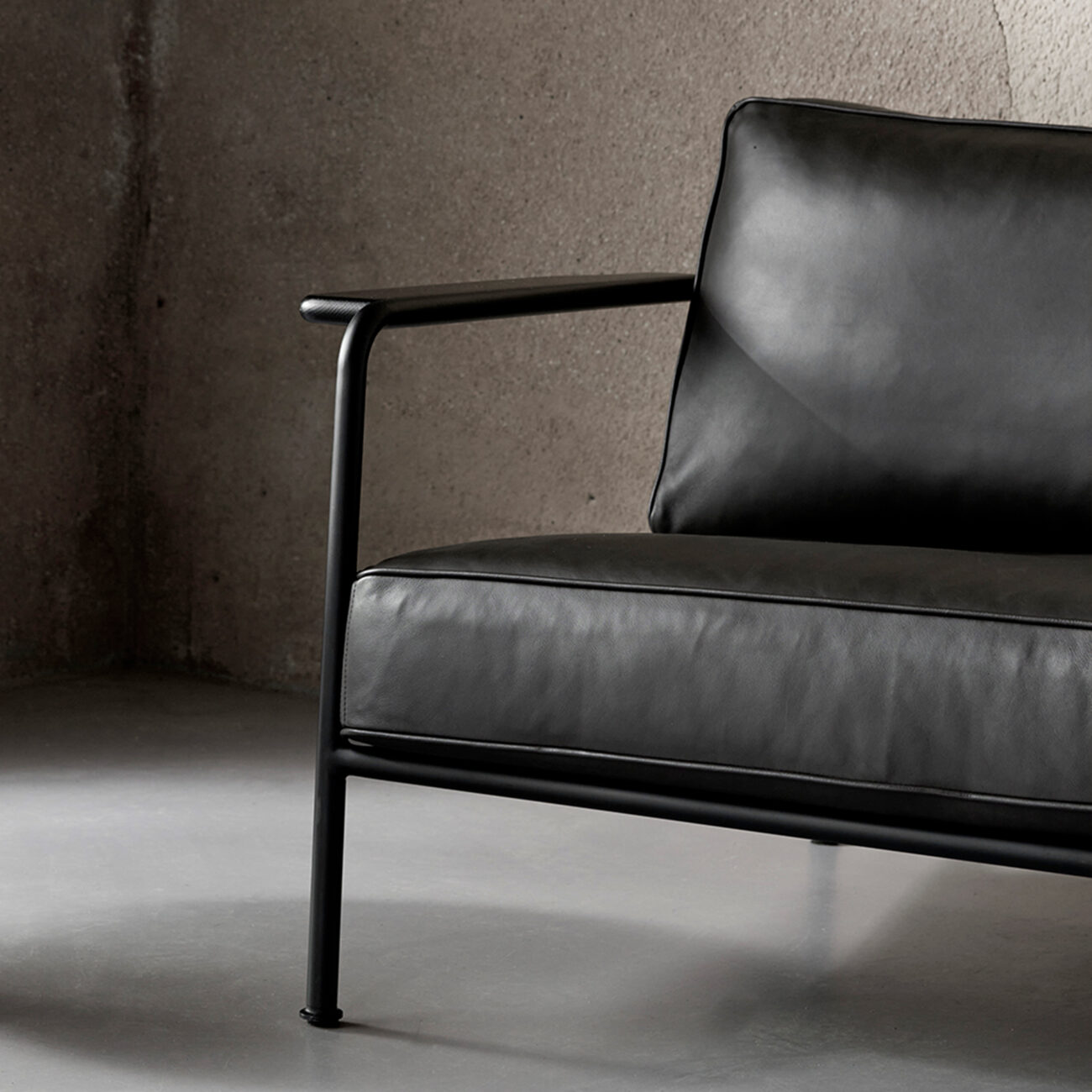 Modern Black Lounge Chair - Image 5